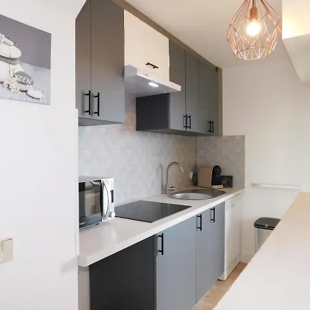 Appartement Center Bay T1 7eme Les Pieds Dans L'eau Et Parking Antibes