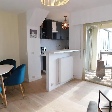 Center Bay T1 7eme Les Pieds Dans L'eau Et Parking Appartement Antibes