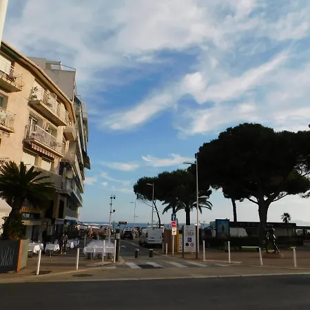 Center Bay T1 7eme Les Pieds Dans L'eau Et Parking Antibes