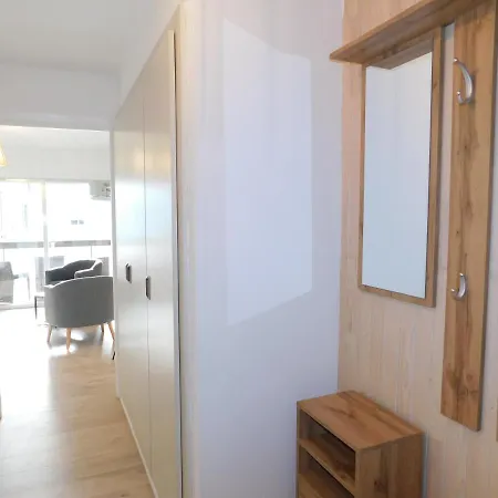 Appartement Center Bay T1 7eme Les Pieds Dans L'eau Et Parking Antibes
